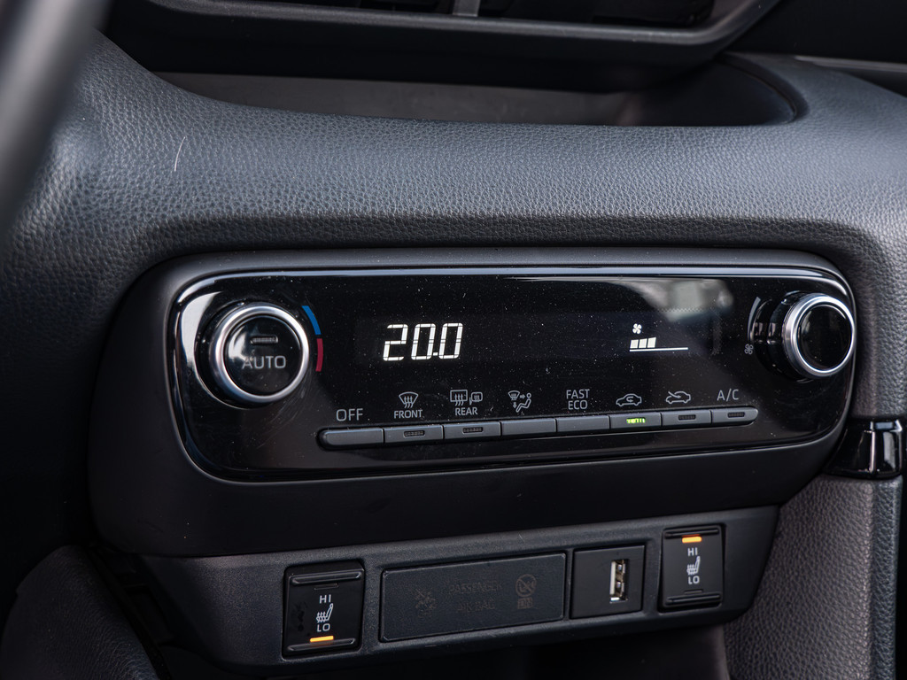 Fahrzeugansicht TOYOTA Yaris Hybrid 1.5 VVT-i Tokyo Spirit - Bild 17