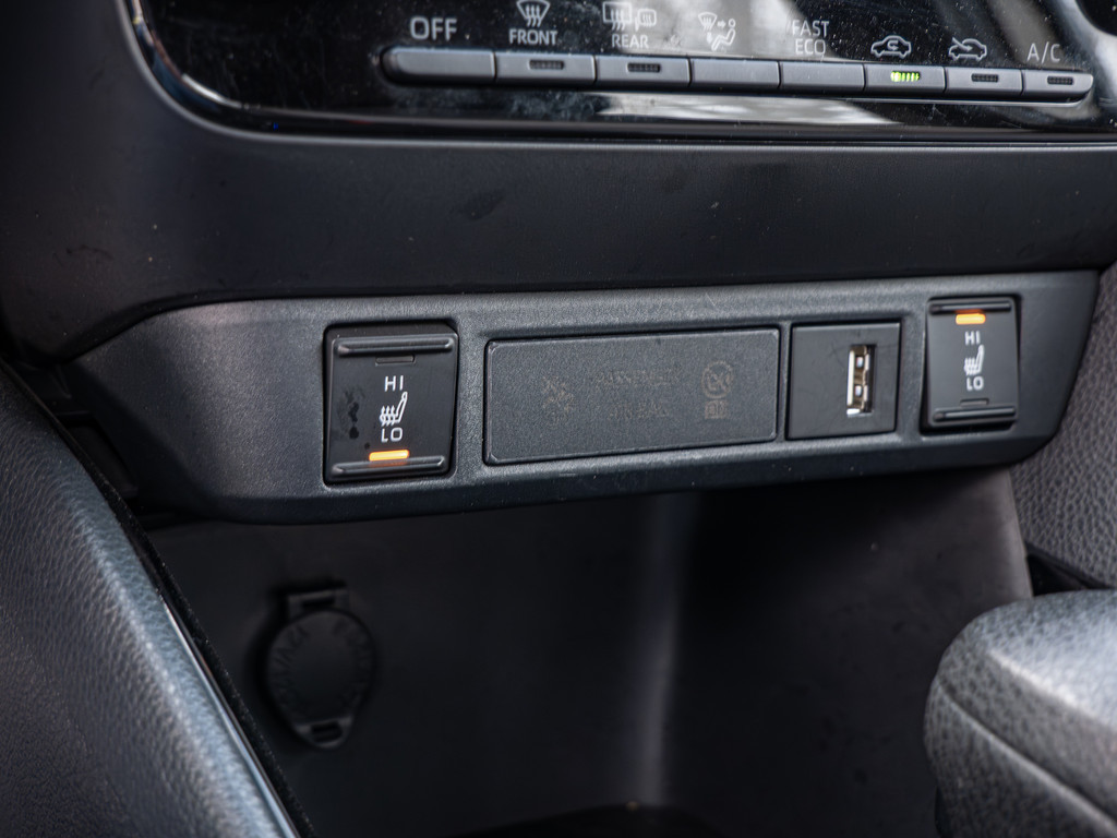 Fahrzeugansicht TOYOTA Yaris Hybrid 1.5 VVT-i Tokyo Spirit - Bild 18