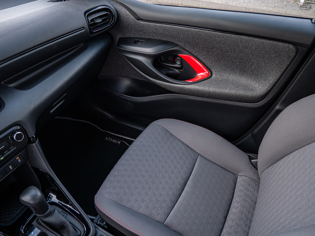 Fahrzeugansicht TOYOTA Yaris Hybrid 1.5 VVT-i Tokyo Spirit - Bild 21