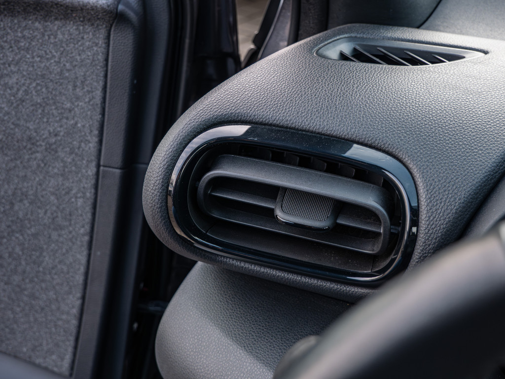 Fahrzeugansicht TOYOTA Yaris Hybrid 1.5 VVT-i Tokyo Spirit - Bild 30