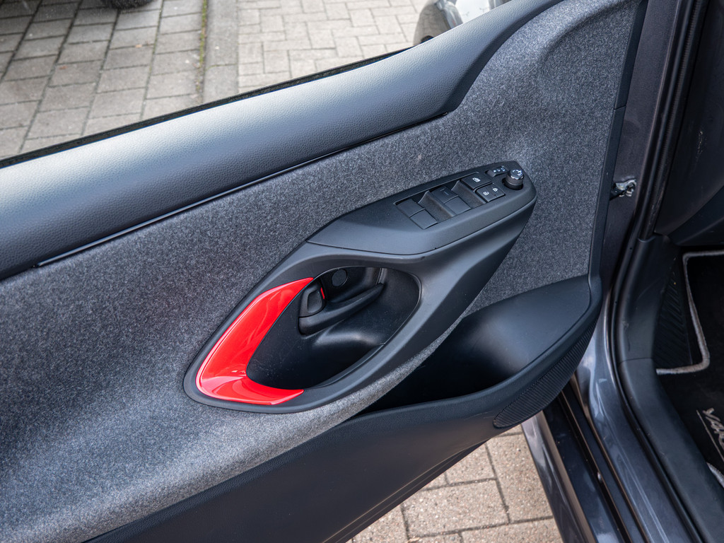 Fahrzeugansicht TOYOTA Yaris Hybrid 1.5 VVT-i Tokyo Spirit - Bild 36