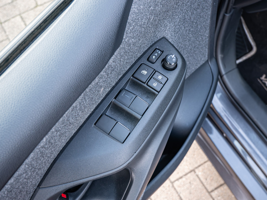 Fahrzeugansicht TOYOTA Yaris Hybrid 1.5 VVT-i Tokyo Spirit - Bild 37