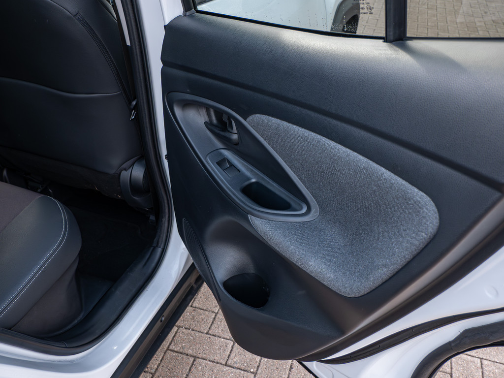 Fahrzeugansicht TOYOTA Yaris Cross 1.5 Hybrid FWD Elegant - Bild 6