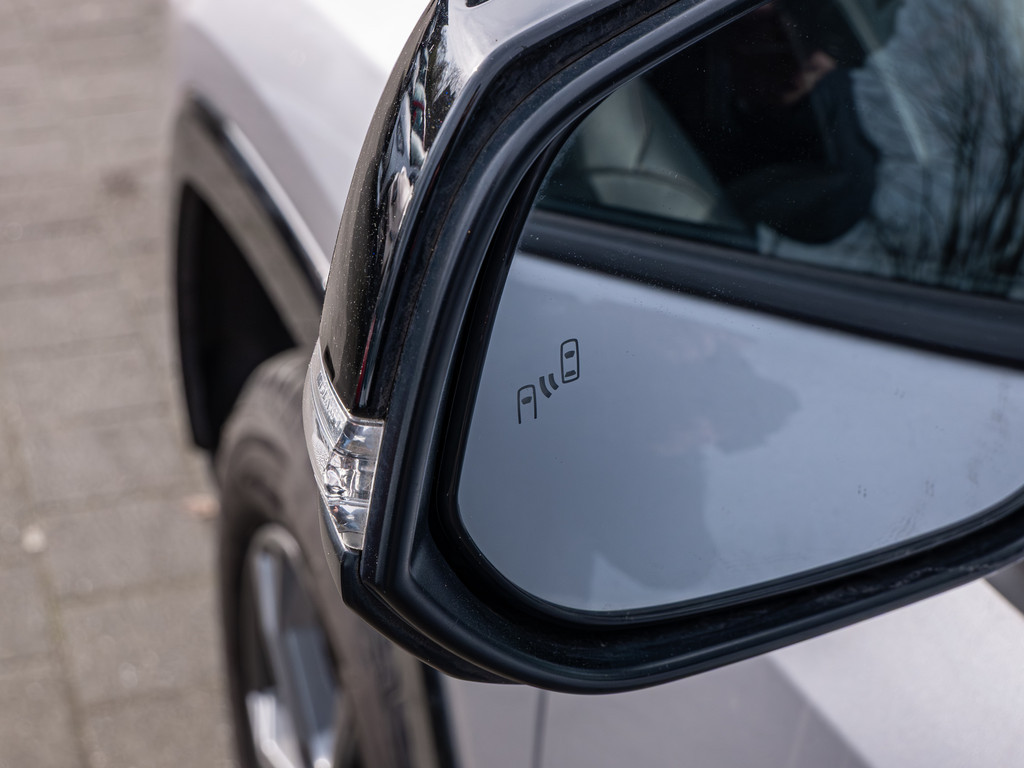 Fahrzeugansicht TOYOTA RAV4 2.5 Plug-in Hybrid 4x4 - Bild 2