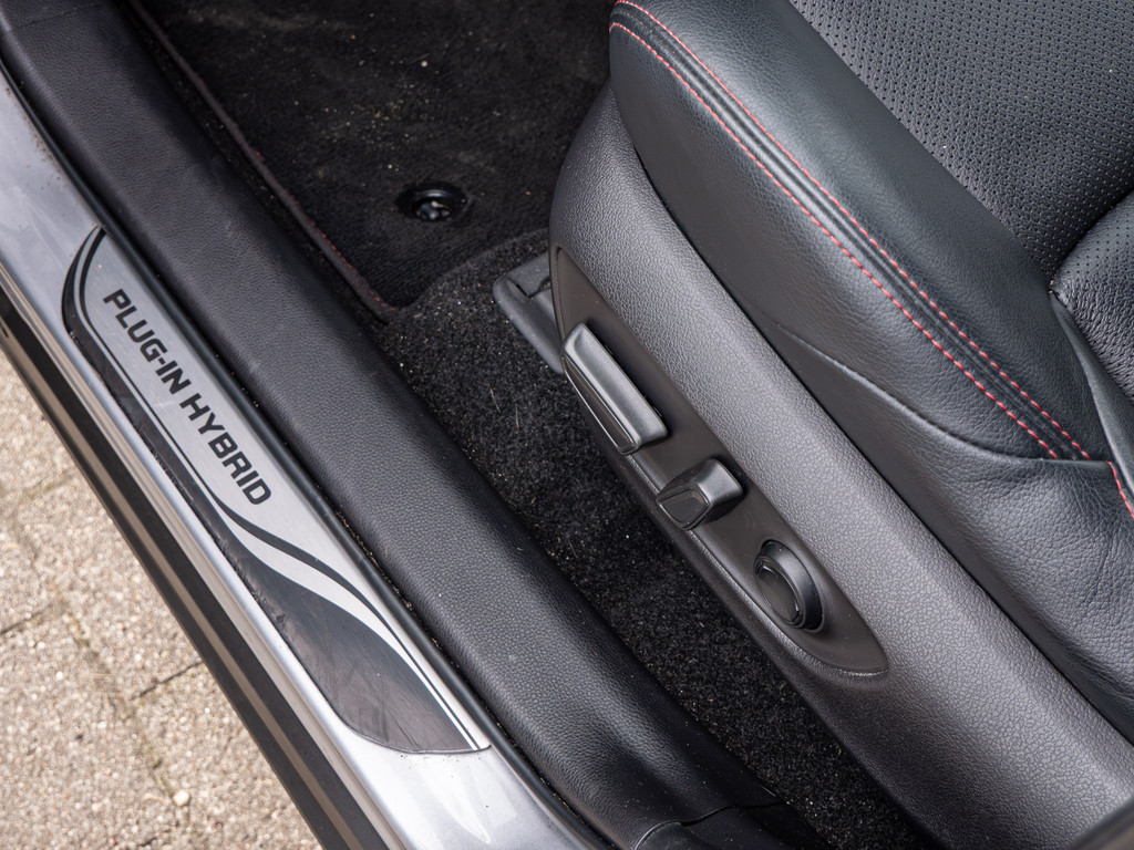 Fahrzeugansicht TOYOTA RAV4 2.5 Plug-in Hybrid 4x4 - Bild 41