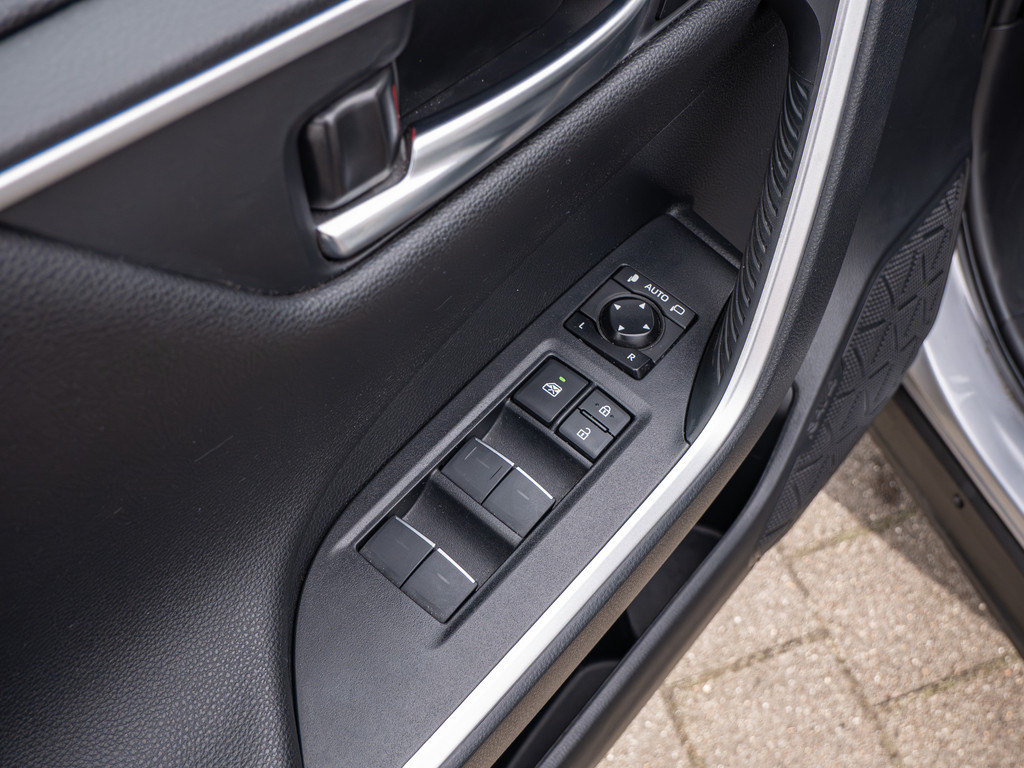 Fahrzeugansicht TOYOTA RAV4 2.5 Plug-in Hybrid 4x4 - Bild 43