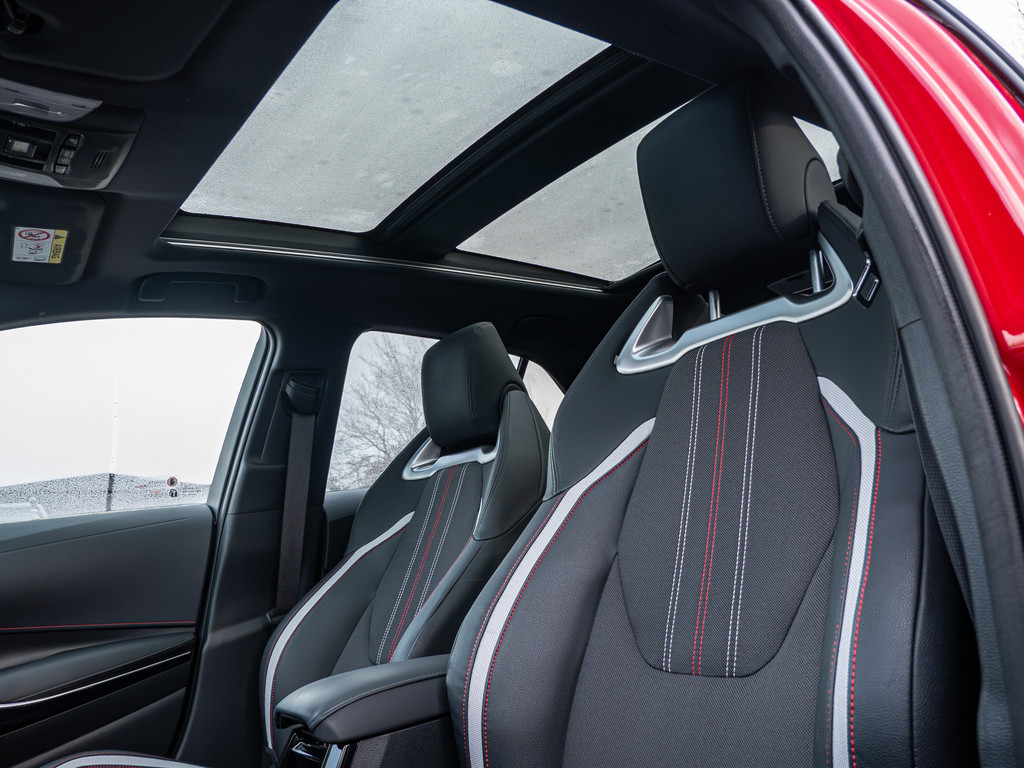 Fahrzeugansicht TOYOTA Corolla Hybrid GR Sport - Bild 16