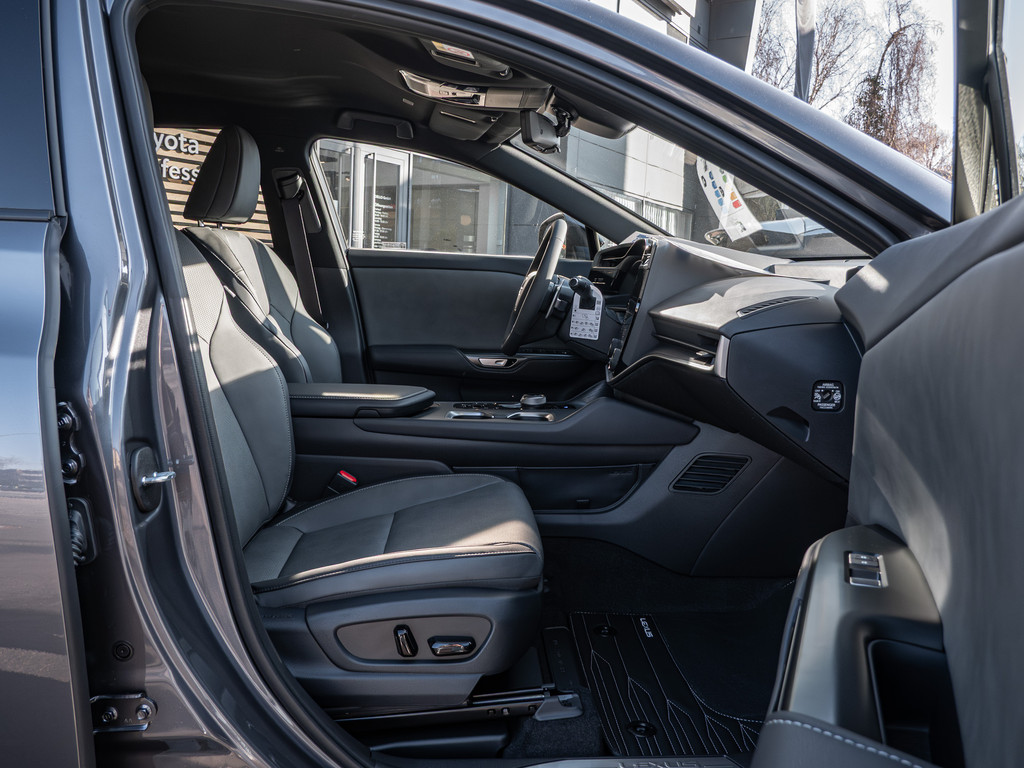 Fahrzeugansicht LEXUS RZ 500e DIRECT4 Executive - Bild 4