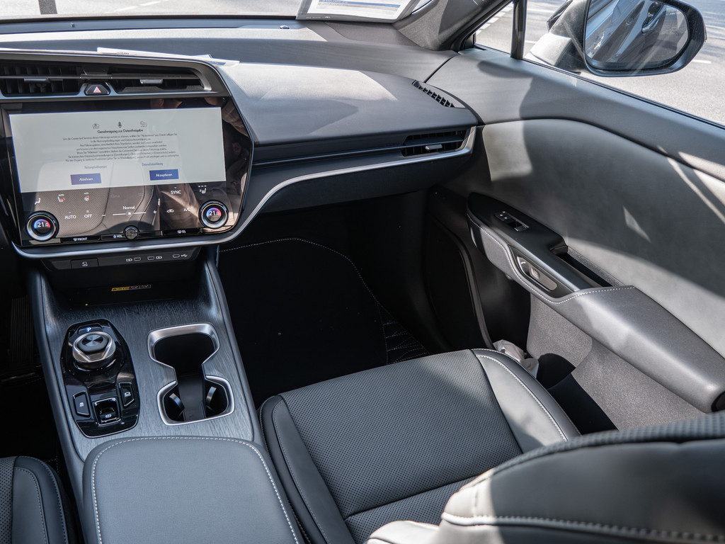 Fahrzeugansicht LEXUS RZ 500e DIRECT4 Executive - Bild 8