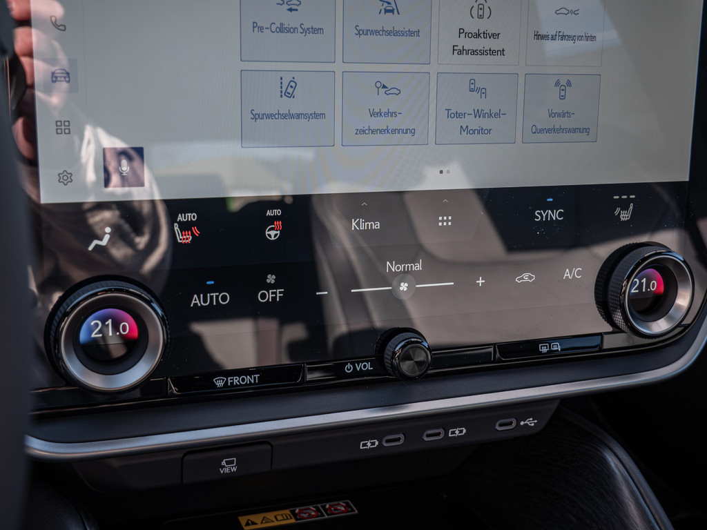 Fahrzeugansicht LEXUS RZ 500e DIRECT4 Executive - Bild 17