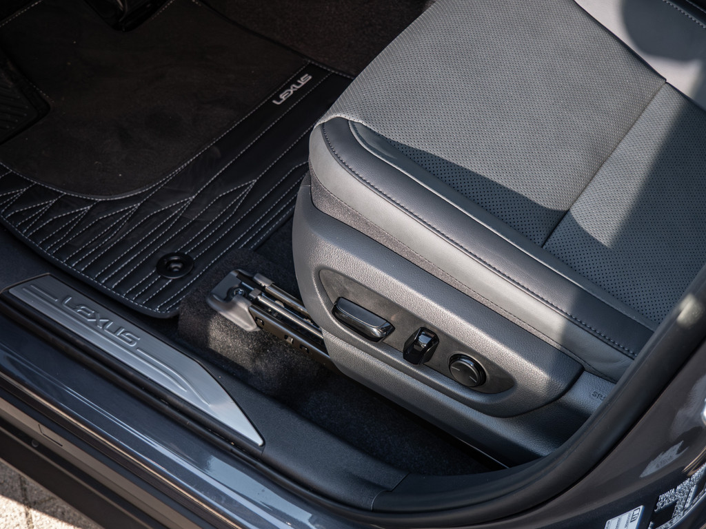 Fahrzeugansicht LEXUS RZ 500e DIRECT4 Executive - Bild 36