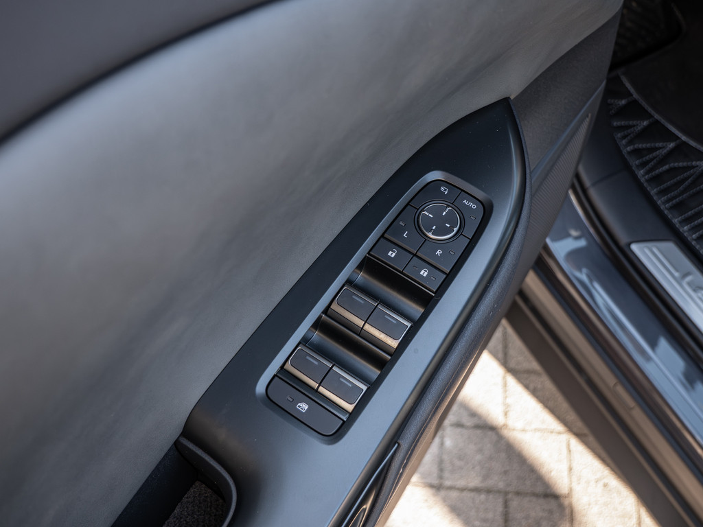 Fahrzeugansicht LEXUS RZ 500e DIRECT4 Executive - Bild 38