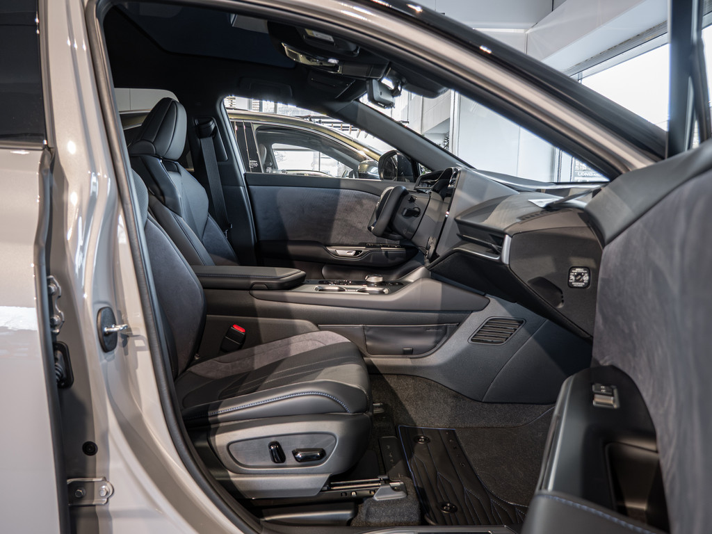 Fahrzeugansicht LEXUS RZ 550e F-Sport - Bild 4