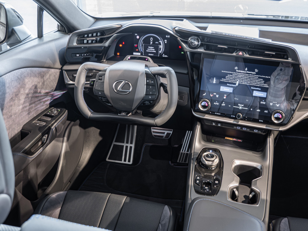 Fahrzeugansicht LEXUS RZ 550e F-Sport - Bild 7