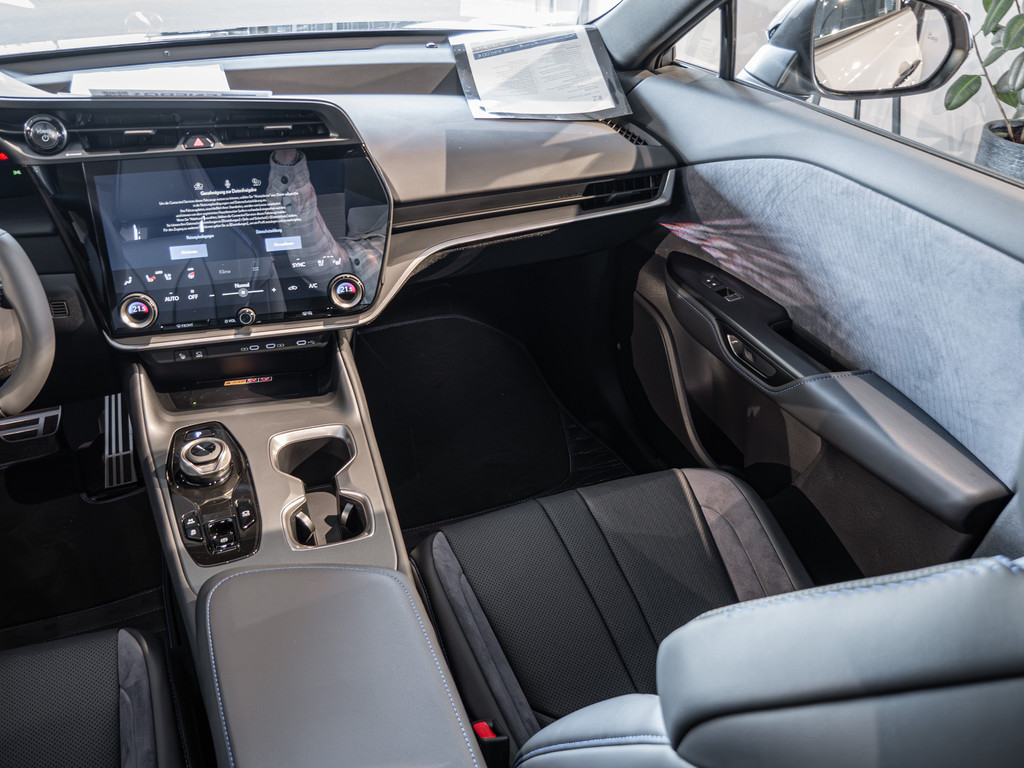 Fahrzeugansicht LEXUS RZ 550e F-Sport - Bild 8