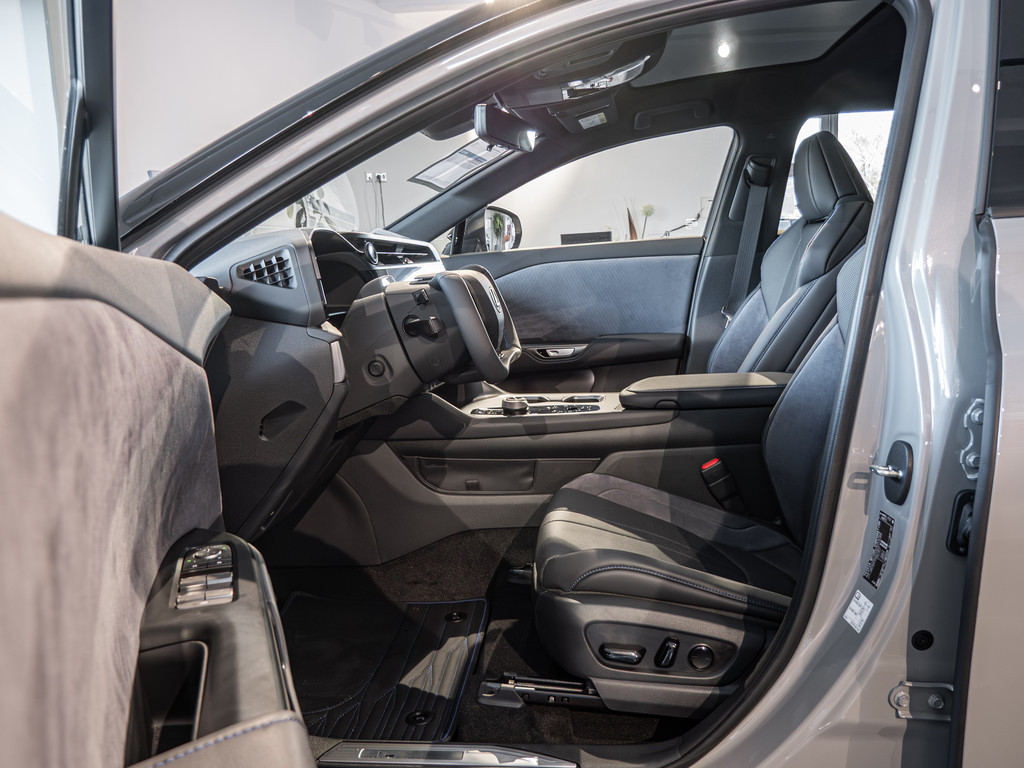 Fahrzeugansicht LEXUS RZ 550e F-Sport - Bild 15