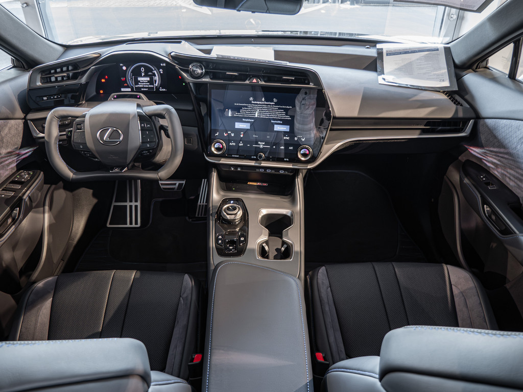 Fahrzeugansicht LEXUS RZ 550e F-Sport - Bild 6