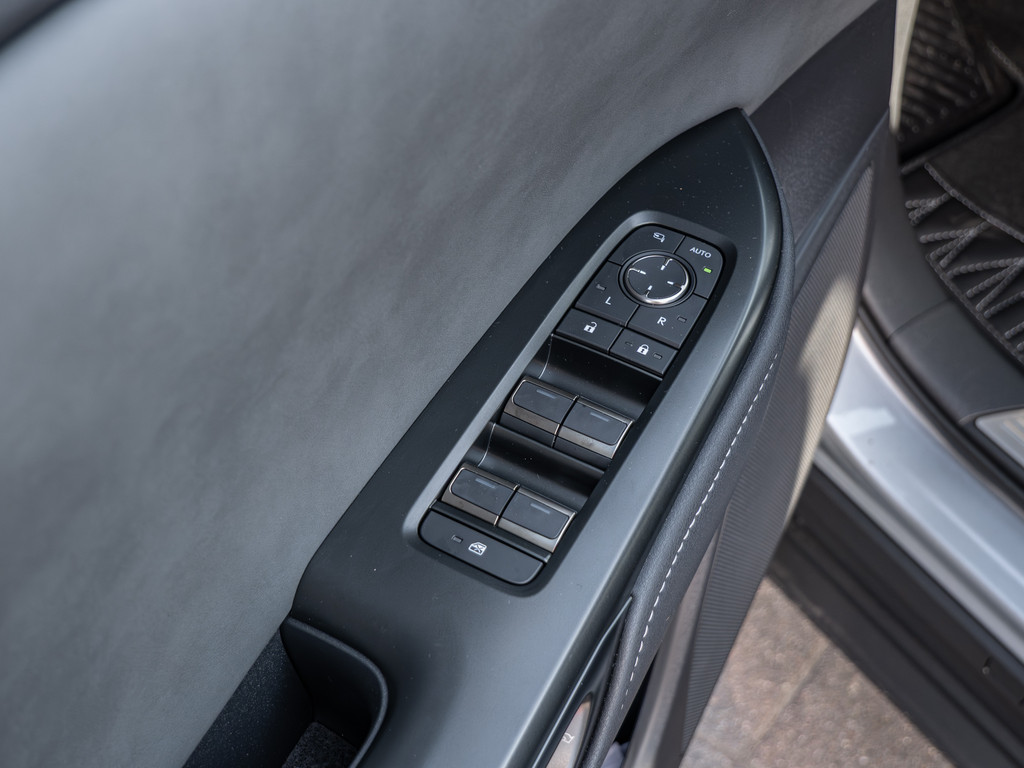 Fahrzeugansicht LEXUS RZ 500e DIRECT4 Executive - Bild 38