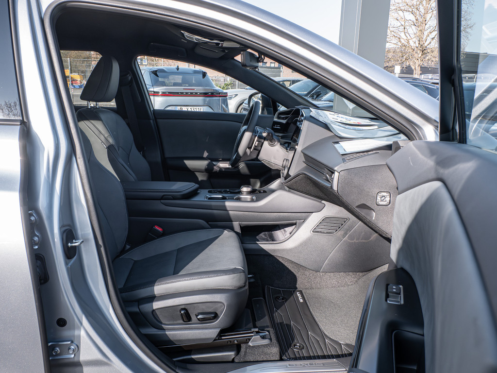 Fahrzeugansicht LEXUS RZ 500e DIRECT4 Executive - Bild 43