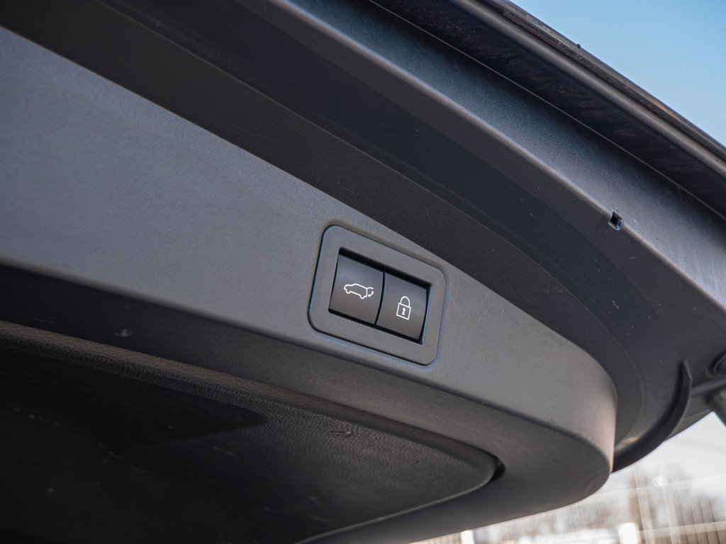 Fahrzeugansicht TOYOTA Corolla Touring Sports 2.0 Hybrid Lounge - Bild 13