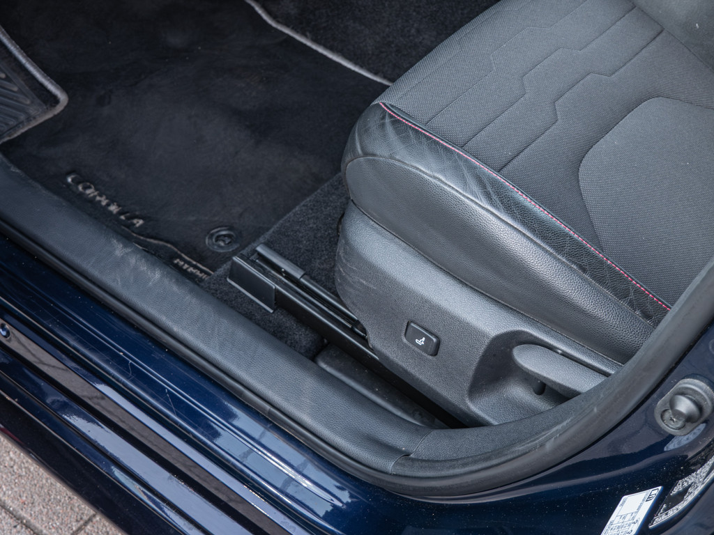 Fahrzeugansicht TOYOTA Corolla Touring Sports 2.0 Hybrid Lounge - Bild 35