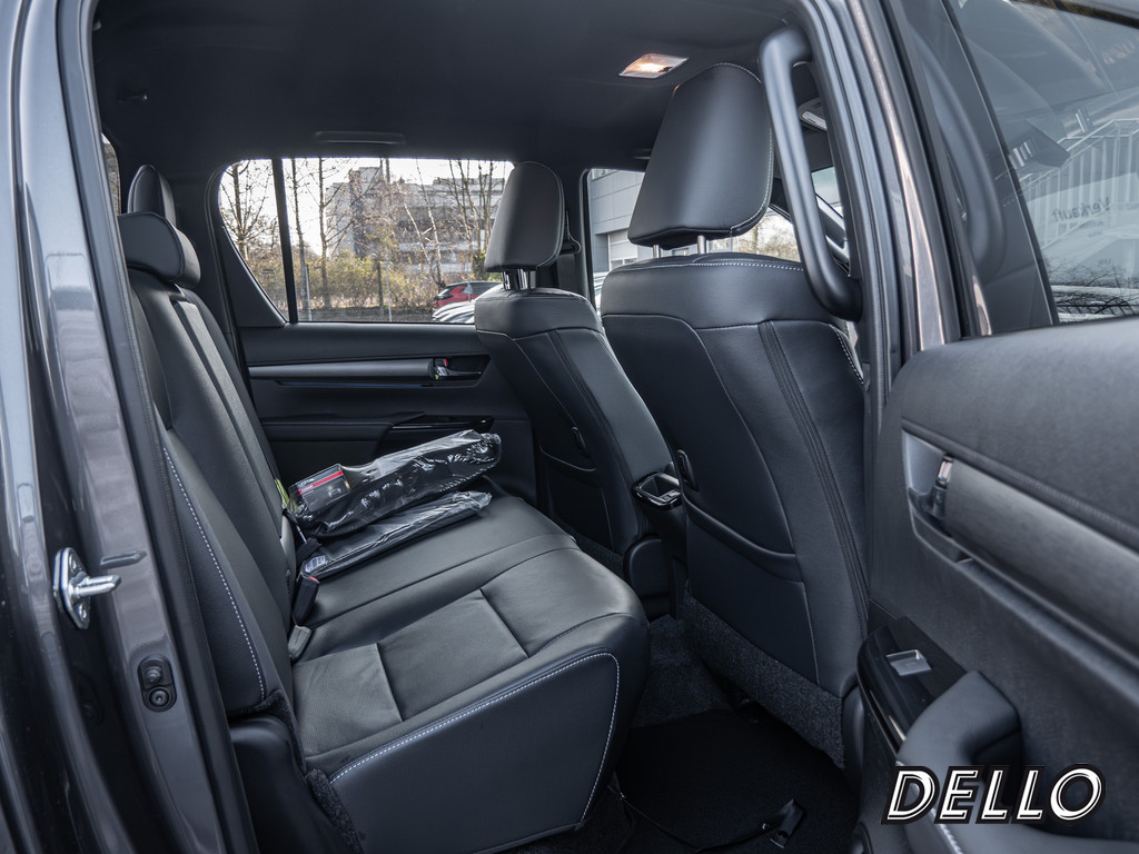 Fahrzeugansicht TOYOTA Hilux 2.8 D4-D Double Cab Invincible 4x4 - Bild 3