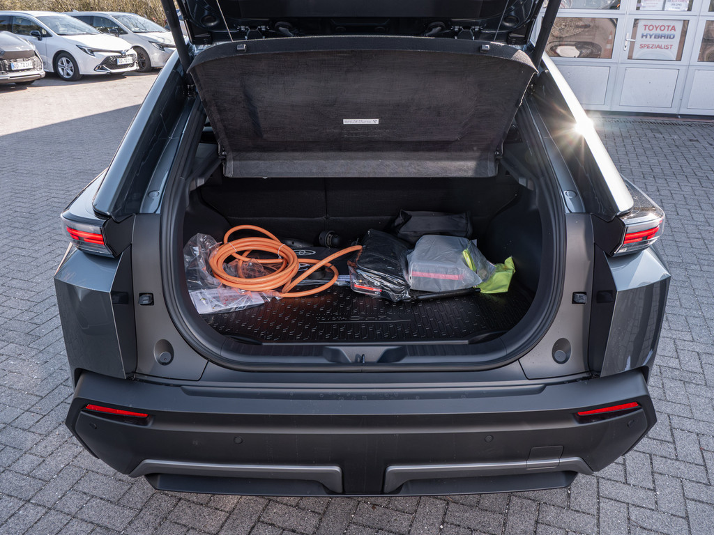 Fahrzeugansicht TOYOTA C-HR+ 165 kW Teamplayer - Bild 11