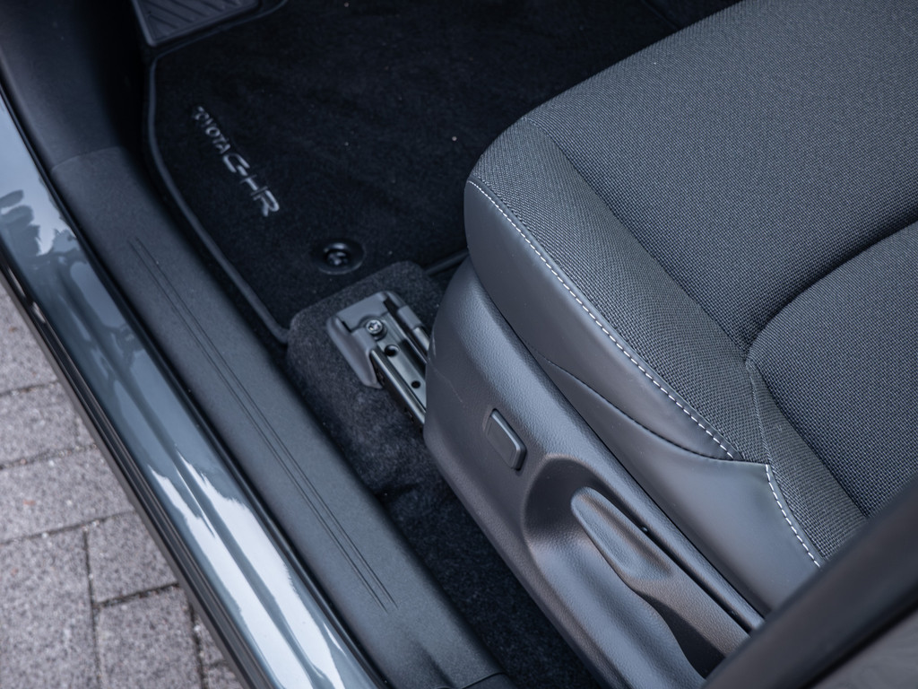 Fahrzeugansicht TOYOTA C-HR+ 165 kW Teamplayer - Bild 32