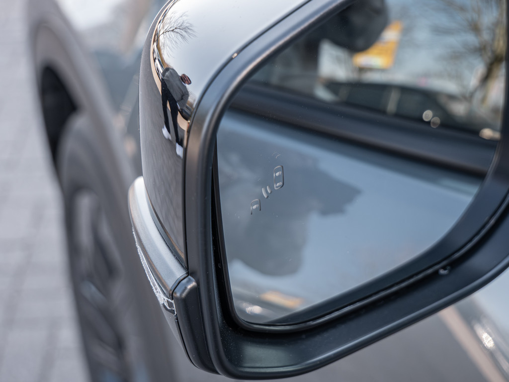 Fahrzeugansicht TOYOTA C-HR+ 165 kW Teamplayer - Bild 3