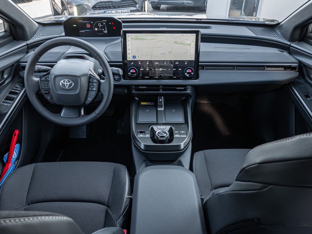 Fahrzeugansicht TOYOTA C-HR+ 165 kW Teamplayer - Bild 8