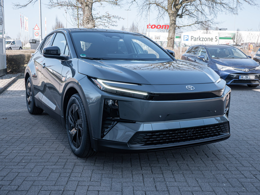 Fahrzeugansicht TOYOTA C-HR+ 165 kW Teamplayer - Bild 23