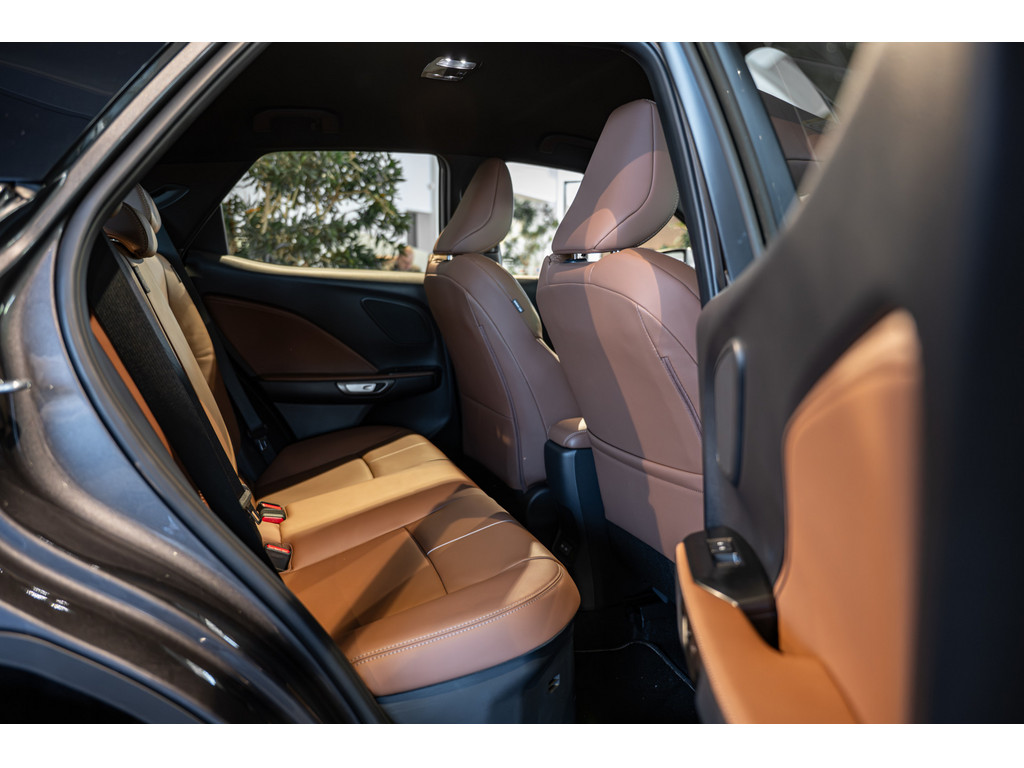 Fahrzeugansicht LEXUS LBX Relax - Bild 2