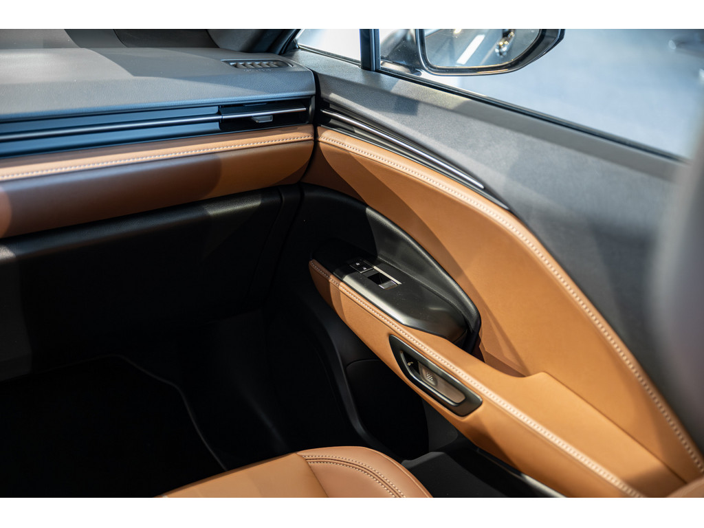 Fahrzeugansicht LEXUS LBX Relax - Bild 6