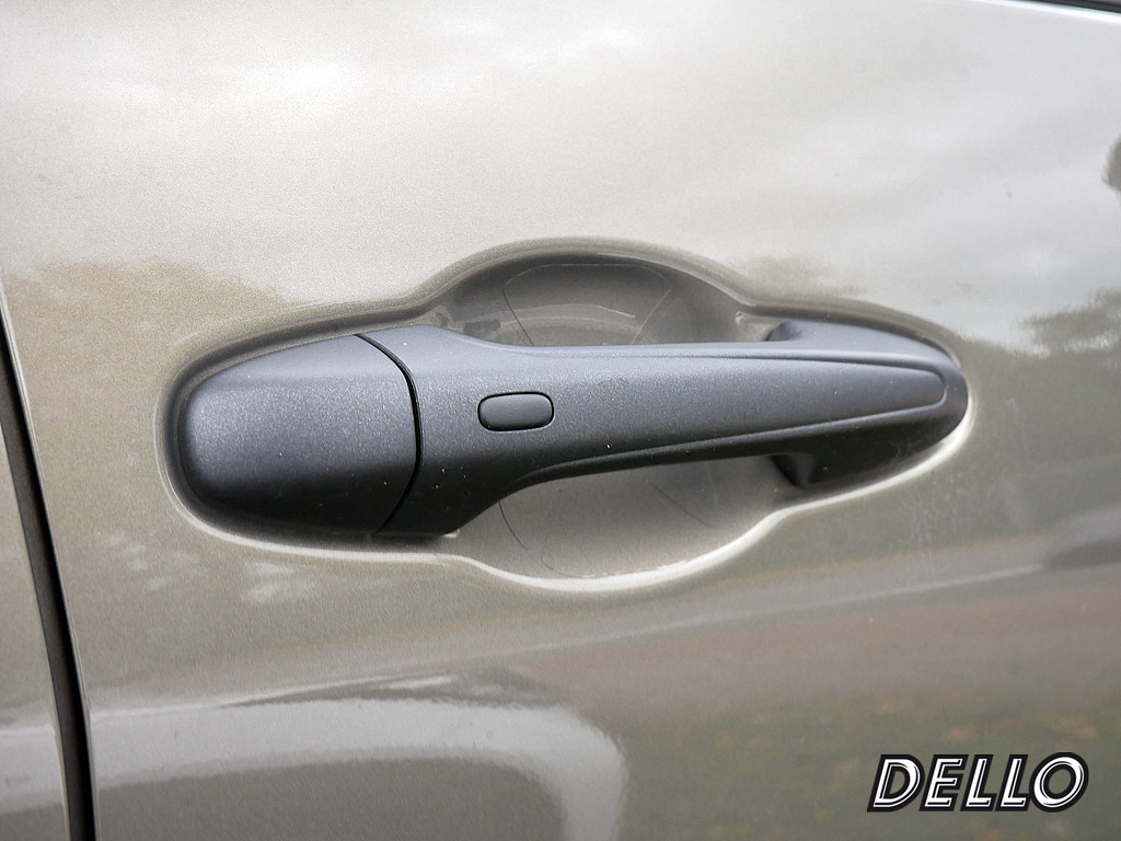 Fahrzeugansicht TOYOTA Hilux 2.8 Double Cab Invincible 4x4 - Bild 3