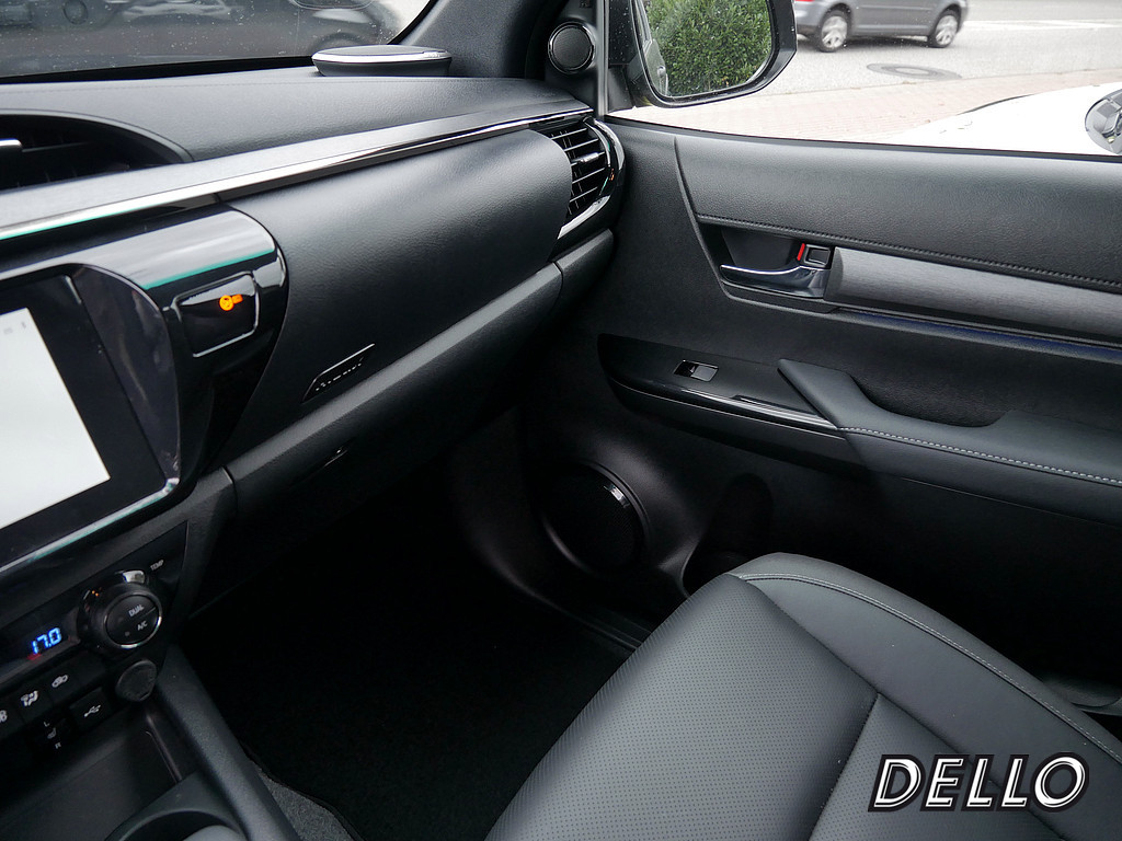Fahrzeugansicht TOYOTA Hilux 2.8 Double Cab Invincible 4x4 - Bild 21