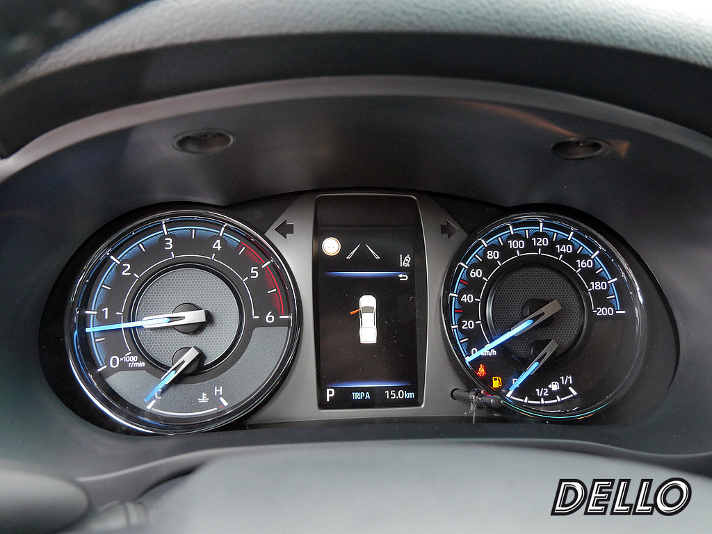 Fahrzeugansicht TOYOTA Hilux 2.8 Double Cab Invincible 4x4 - Bild 22