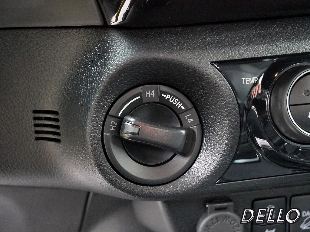 Fahrzeugansicht TOYOTA Hilux 2.8 Double Cab Invincible 4x4 - Bild 29