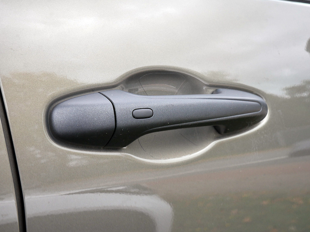 Fahrzeugansicht TOYOTA Hilux 2.8 Double Cab Invincible 4x4 - Bild 3