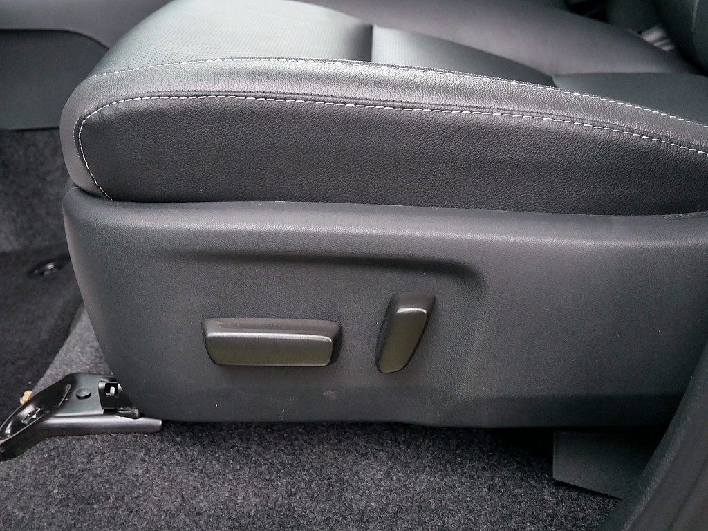 Fahrzeugansicht TOYOTA Hilux 2.8 Double Cab Invincible 4x4 - Bild 9