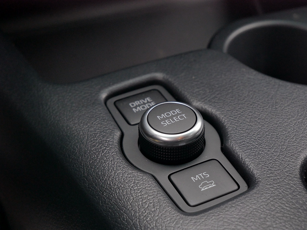 Fahrzeugansicht TOYOTA Hilux 2.8 Double Cab Invincible 4x4 - Bild 19