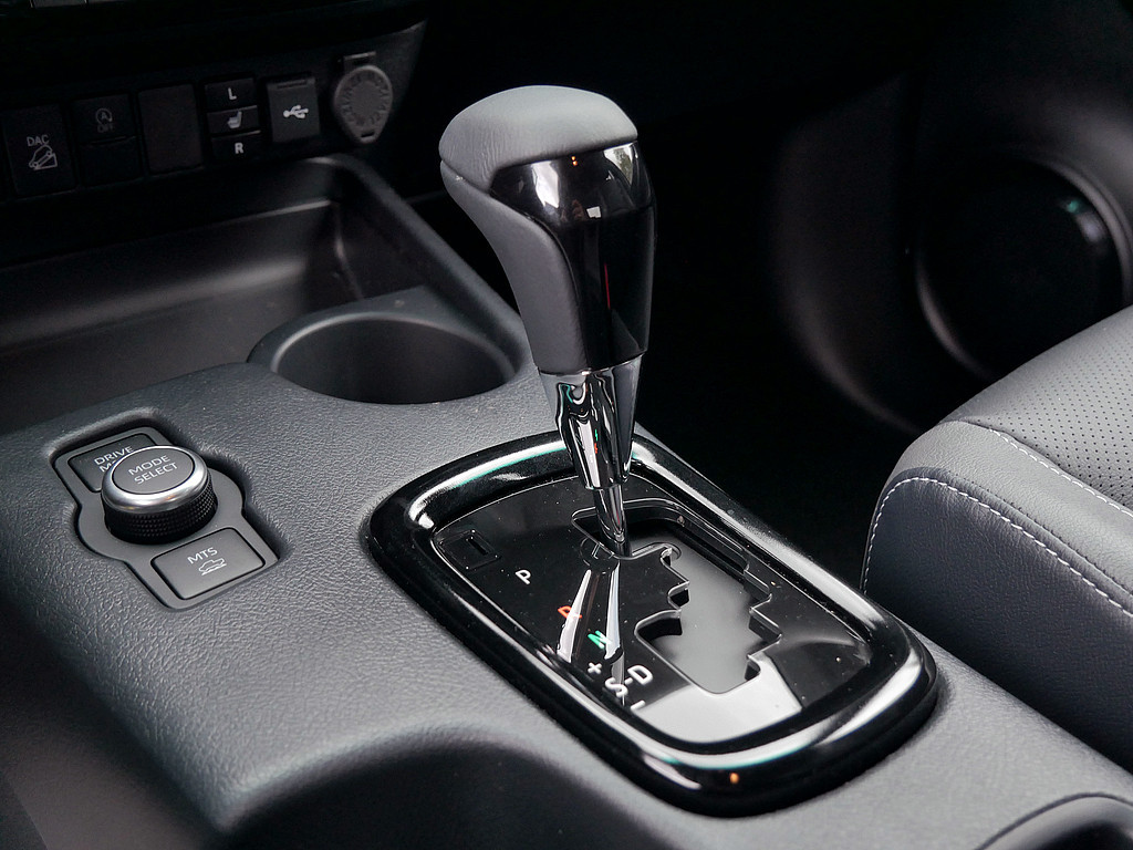 Fahrzeugansicht TOYOTA Hilux 2.8 Double Cab Invincible 4x4 - Bild 20