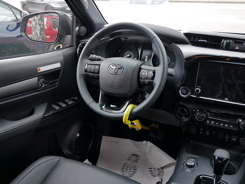 Fahrzeugansicht TOYOTA Hilux 2.8 Double Cab Invincible 4x4 - Bild 37
