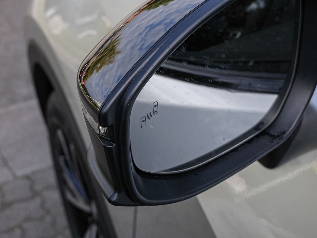 Fahrzeugansicht TOYOTA C-HR 2.0 Plug-In Hybrid Teamplayer - Bild 3