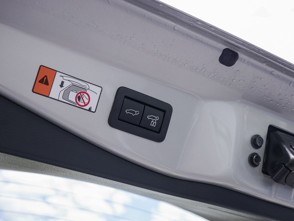 Fahrzeugansicht TOYOTA C-HR 2.0 Plug-In Hybrid Teamplayer - Bild 13