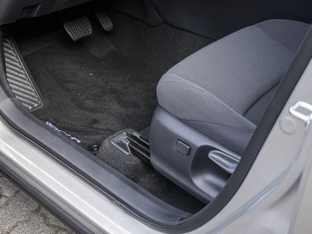 Fahrzeugansicht TOYOTA C-HR 2.0 Plug-In Hybrid Teamplayer - Bild 33