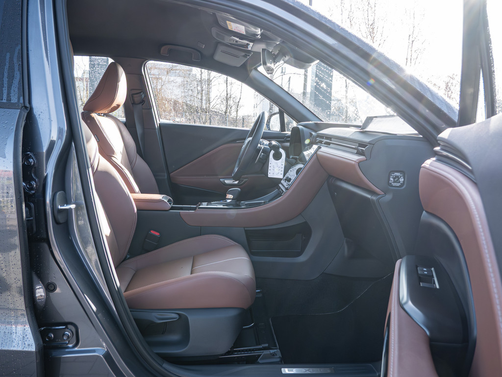 Fahrzeugansicht LEXUS LBX Relax - Bild 3