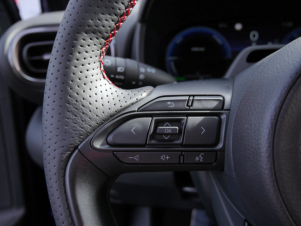 Fahrzeugansicht TOYOTA Yaris Cross 1.5 Hybrid FWD GR Sport - Bild 24