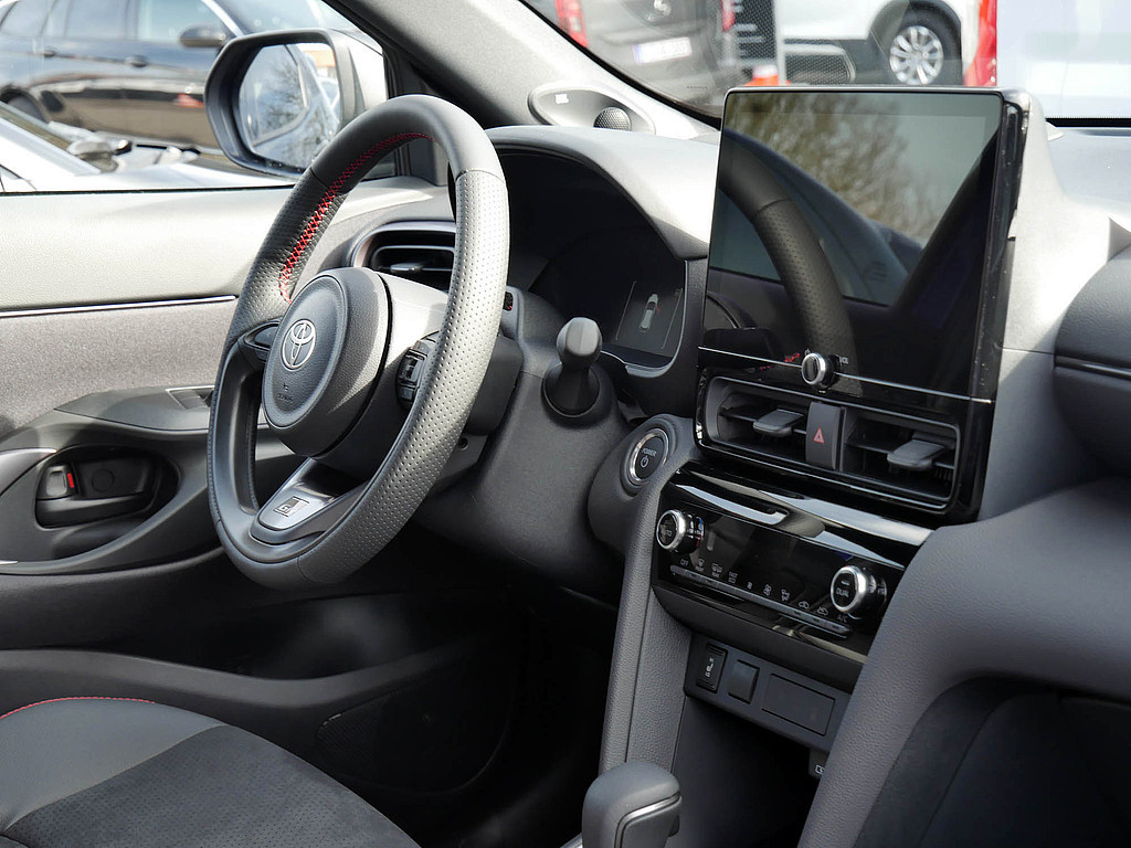 Fahrzeugansicht TOYOTA Yaris Cross 1.5 Hybrid FWD GR Sport - Bild 37