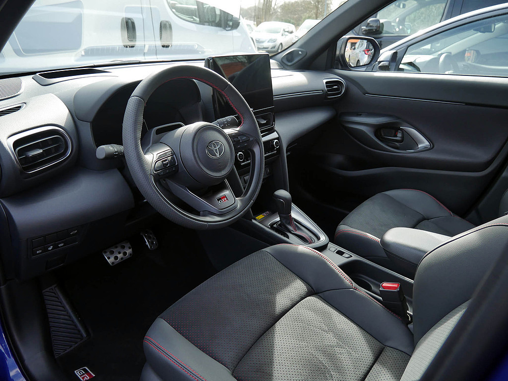 Fahrzeugansicht TOYOTA Yaris Cross 1.5 Hybrid FWD GR Sport - Bild 6