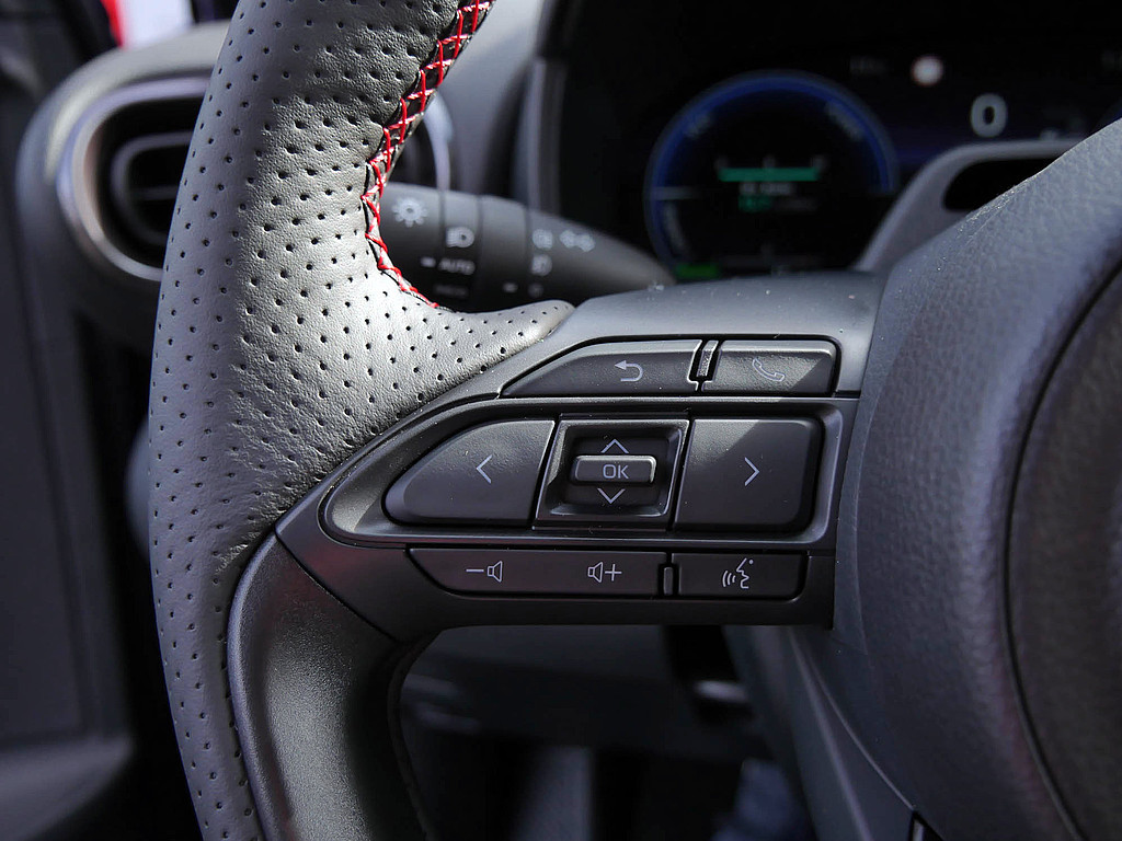 Fahrzeugansicht TOYOTA Yaris Cross 1.5 Hybrid FWD GR Sport - Bild 21